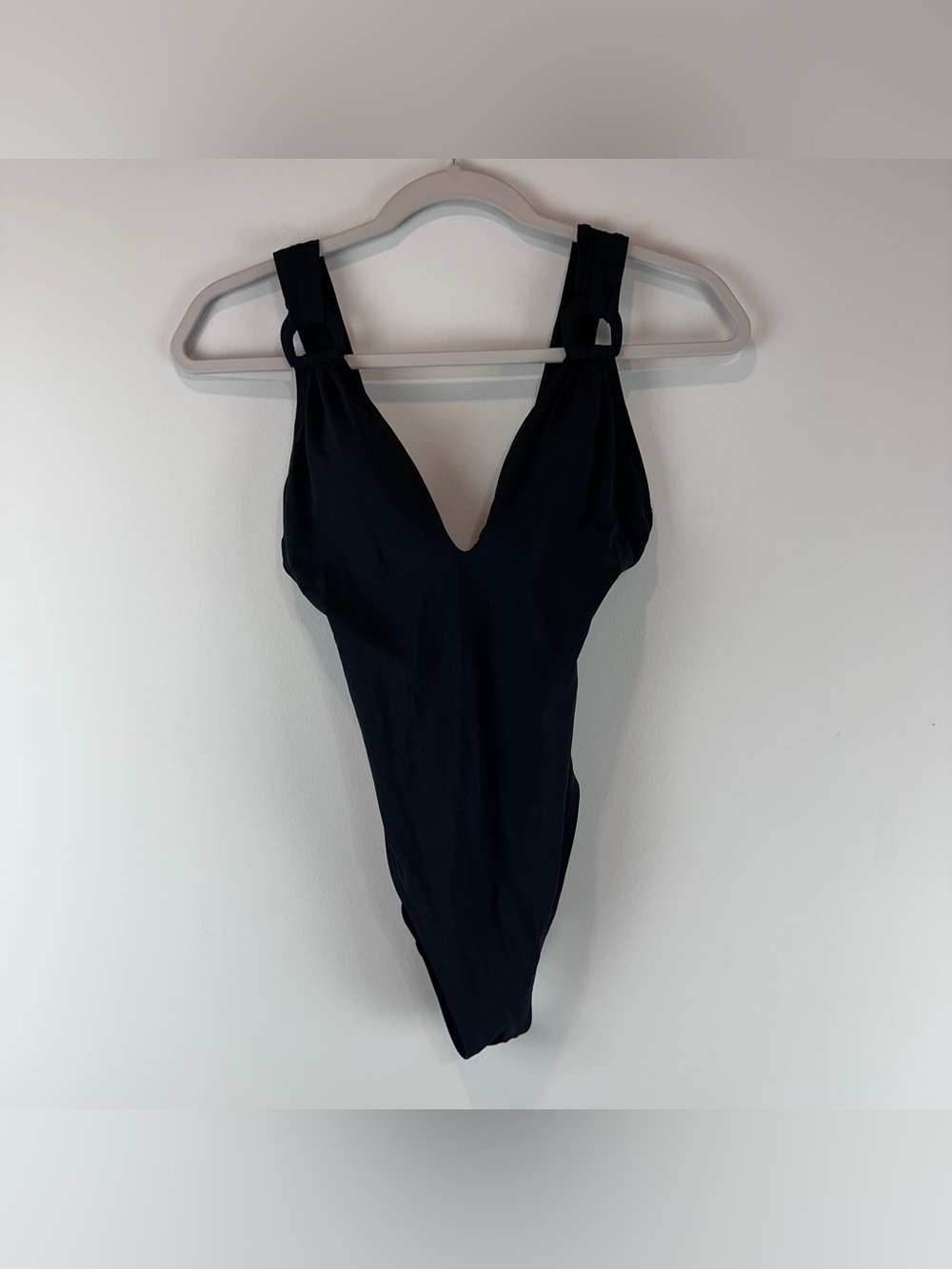 Robin Piccone Black Plunge V-Neck Kate One Piece Vacation Beach Swimsuit Size XS